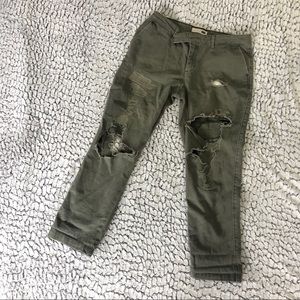 Levi’s Destroyed Jeans. W29